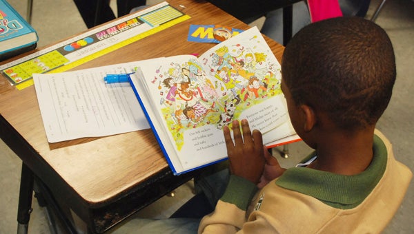 CAROLINE HUDSON | DAILY NEWS READ TO ACHIEVE: A third-grader in Taylor Williams’ class at John Cotten Tayloe focuses on a Friday reading assignment. 
