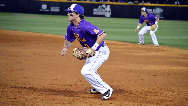 MICHAEL PRUNKA | DAILY NEWS KEEN DEFENSE: First baseman Kirk Morgan has a ball hit his way and prepares to field it. The Pirates will hope to play stout defense like they did in their two wins over conference rival Houston. 